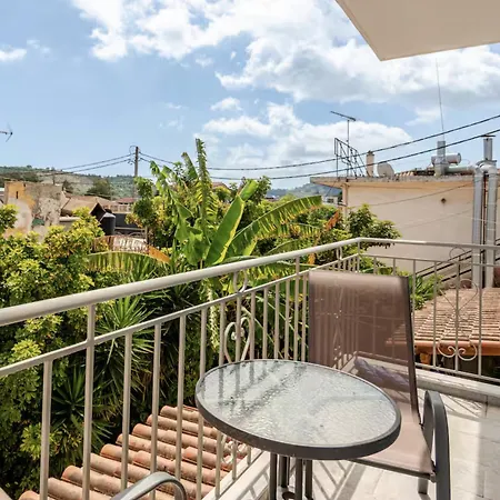 Theros Lux Apts. Guest house 3*