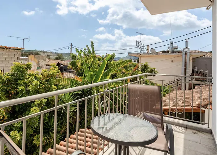 Theros Lux Apts. Affittacamere 3*