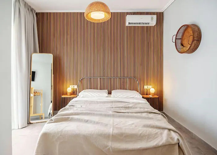Theros Lux Apts. Affittacamere Plános
