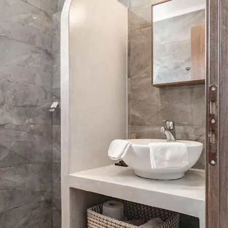 بيت ضيافة Theros Lux Apts. Plános