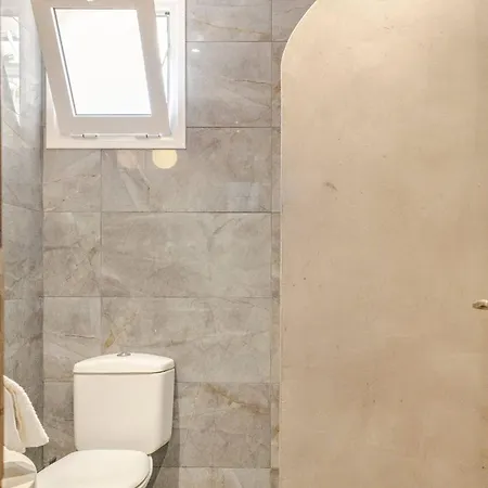 Theros Lux Apts.